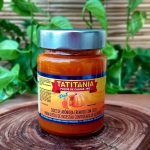 Doce de abóbora sem açúcar com coco, em pote de vidro com 400 gramas, sobre mesa de madeira.