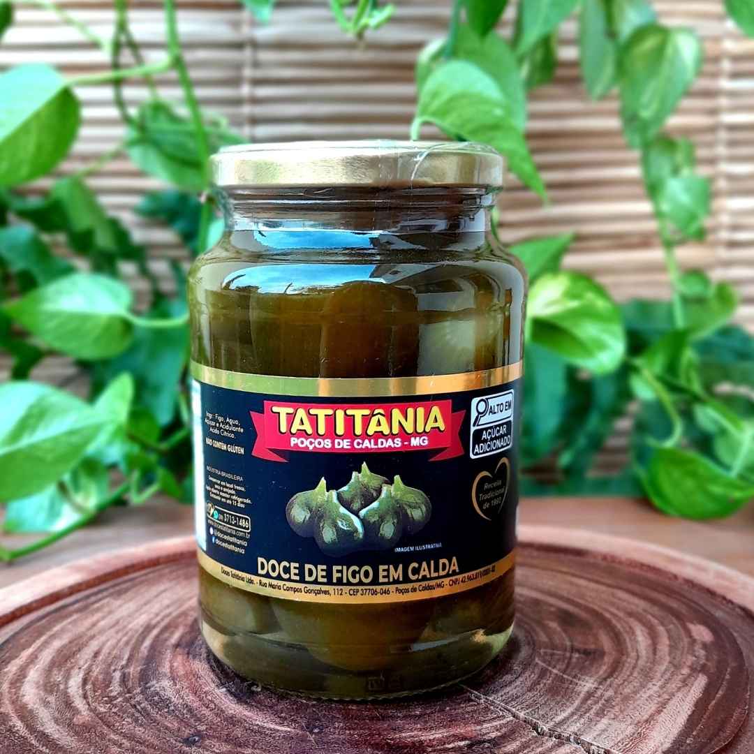 doce-de-figo-em-calda Doce de figo em calda em pote de vidro com 600 gramas, sobre mesa de madeira.