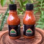 Molho de pimenta gota Fazenda Generosa, em embalagem de 280 ml sobre mesa de madeira.